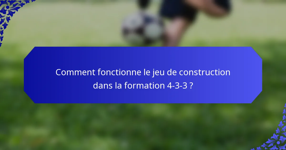 Comment fonctionne le jeu de construction dans la formation 4-3-3 ?